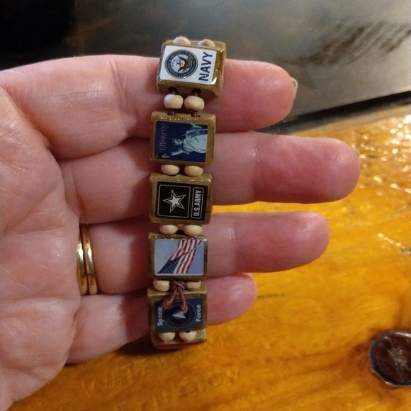 Military support bracelets - Picture 3 of 3